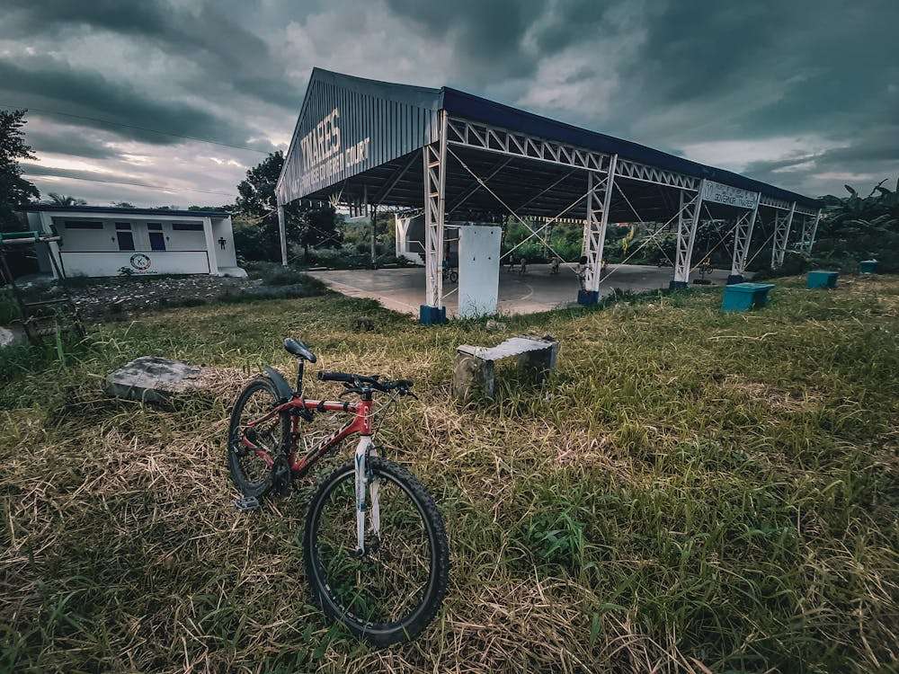 5 Essential Tips for Renting Two-Way Radios for Efficient Communication in TV and Movie Production in Las Vegas and Los Angeles