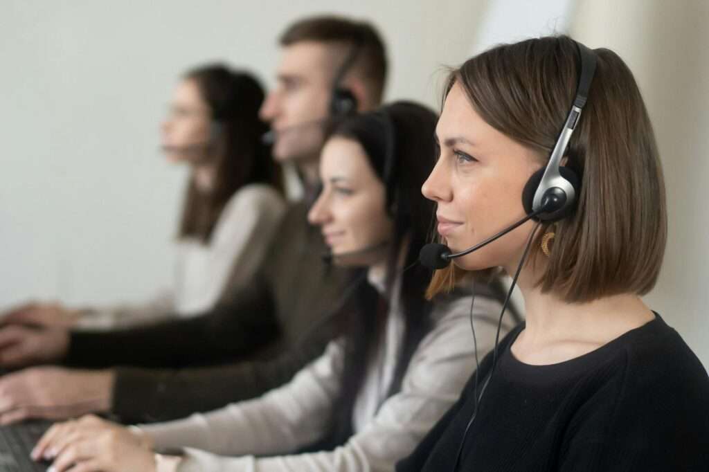 Contact center agents using cloud-based CCaaS platform for customer support