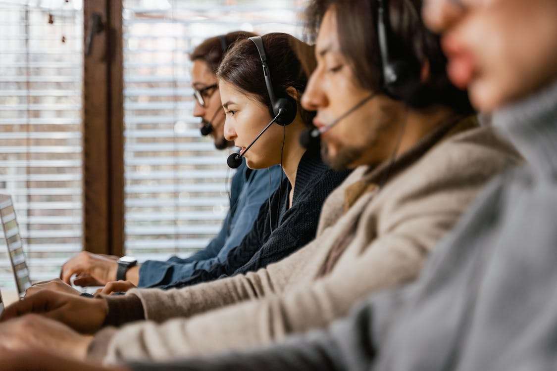 Cloud Contact Center: Benefits, Features & How It Works in 2026