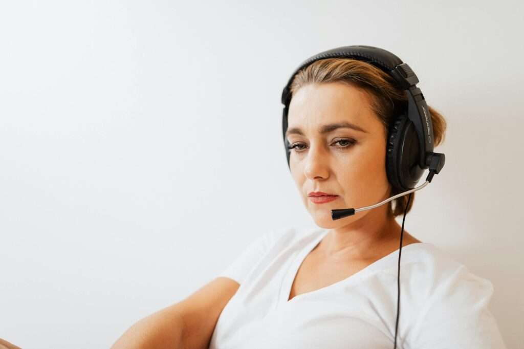 Customer service agent with a headset representing an AI phone answering service handling business calls