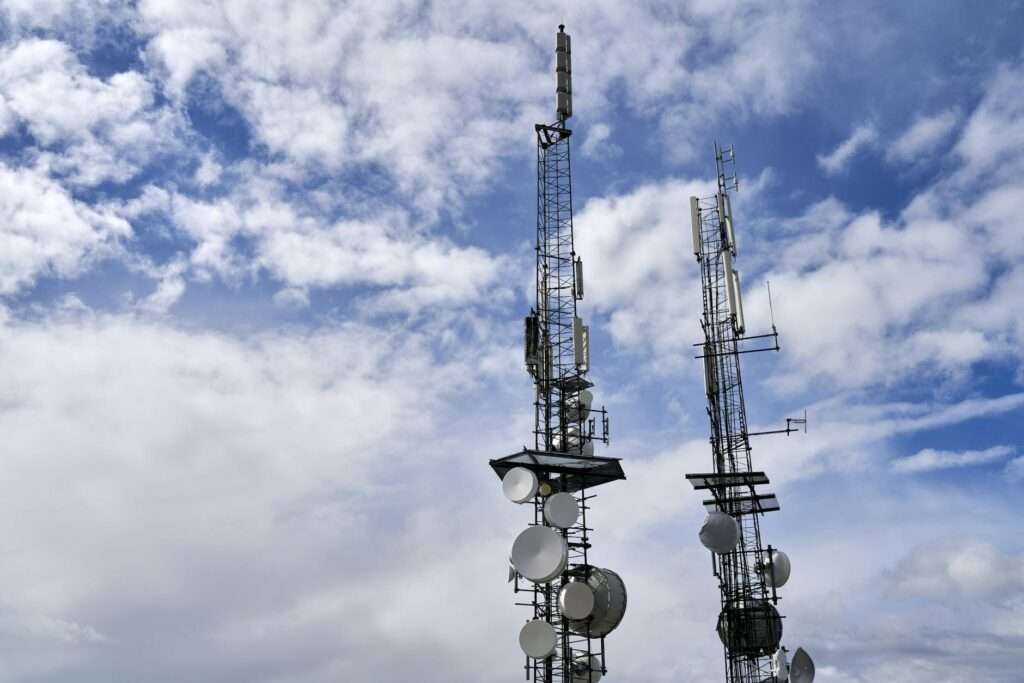 How Federal Government and Military Customers Choose Cytranet for Mission-Critical Telecommunications Services 2 Telecommunications tower with antennas supporting mission-critical federal government and military communications networks
