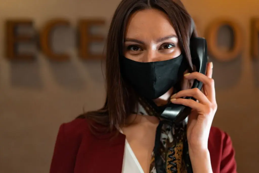 Professional receptionist at a desk representing AI phone answering and virtual receptionist capabilities for small businesses