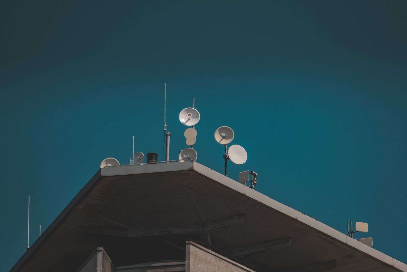 Point-to-Point Microwave Links: Dedicated High-Bandwidth Connectivity Between Campus Buildings