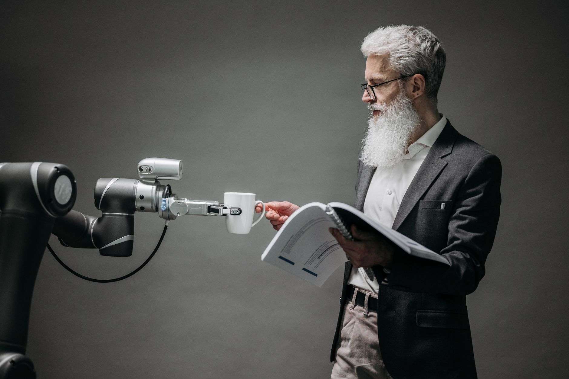 How to Improve AI Output Using Your Employees’ Expertise