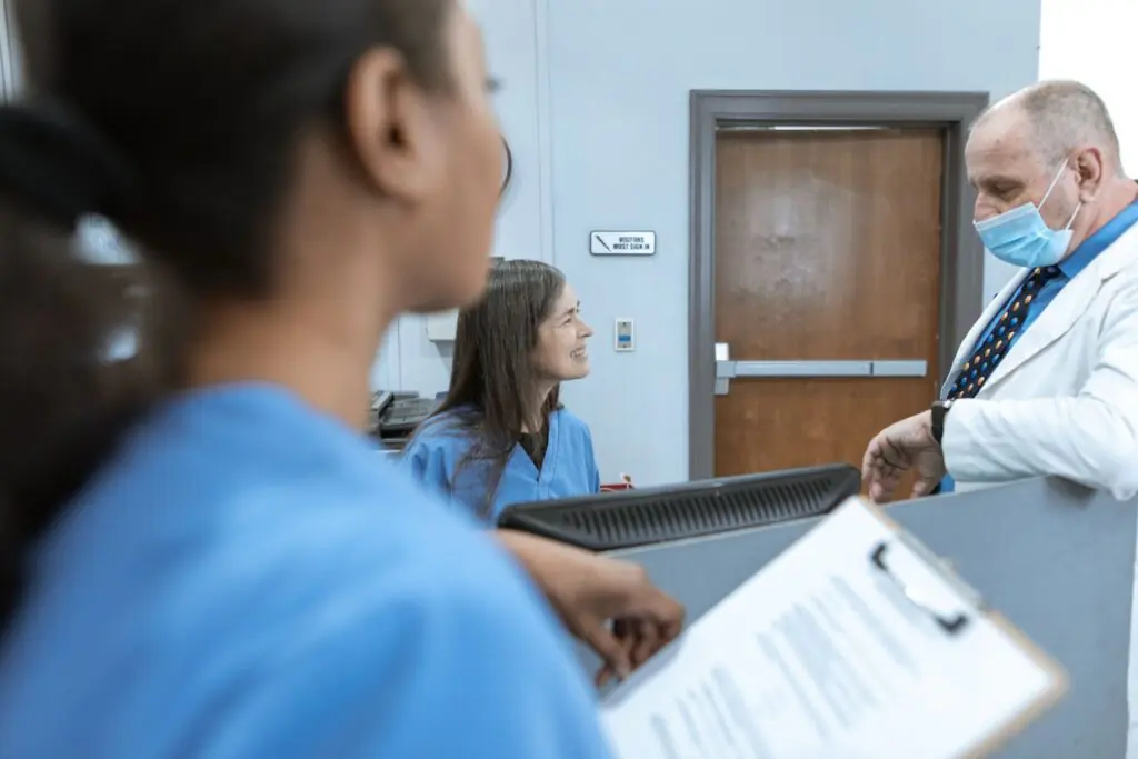 The Hidden Cost of Disconnected Communication in Modern Healthcare Practices 3 Healthcare professionals discussing patient care coordination using unified communications