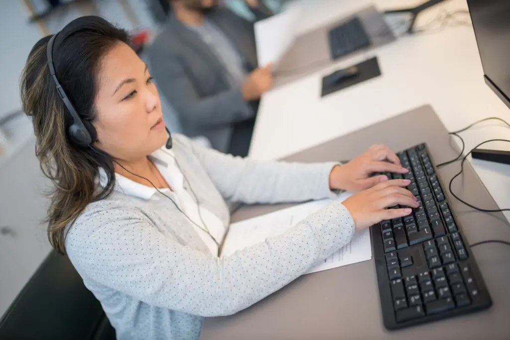 Smarter Business Call Routing: How to Design a Faster Path to the Right Person 2 Customer support professional managing business calls