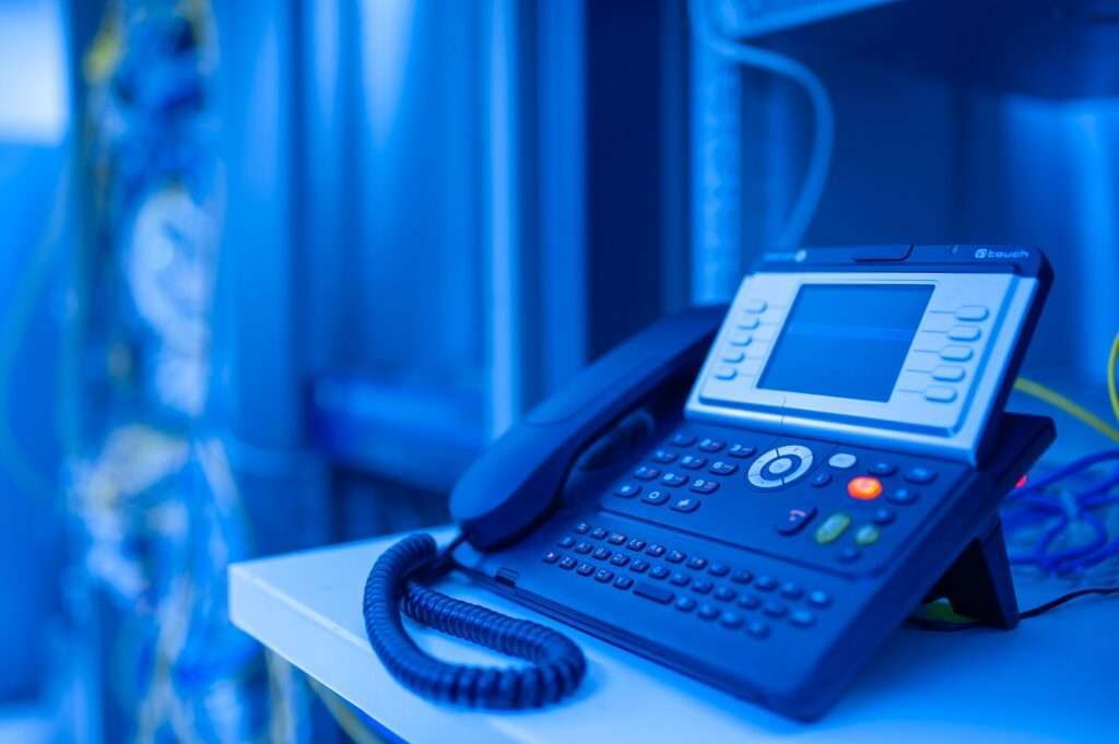 How Businesses Really Use Text Messaging: SMS Use Cases by Scenario 3 Business professionals using smartphones to coordinate work and customer communication