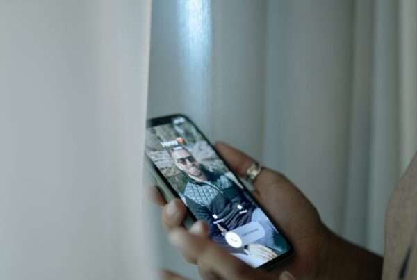 Smartphone on an office desk displaying an incoming call from a business number, illustrating the choice between toll-free and local numbers